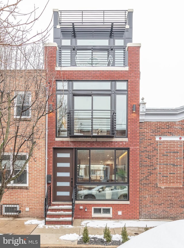 view of front of property featuring brick siding