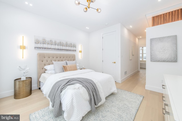 bedroom with light wood-style floors, visible vents, baseboards, and recessed lighting