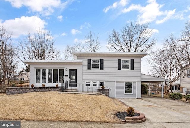 view of front of property with concrete driveway