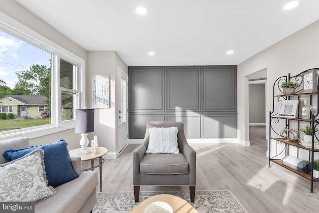living area with recessed lighting, light wood finished floors, and baseboards