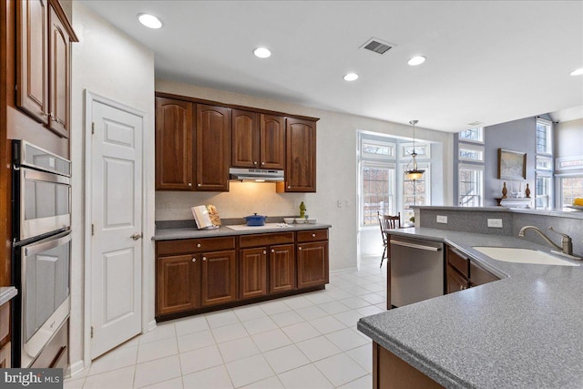 kitchen with visible vents, recessed lighting, a sink, under cabinet range hood, and appliances with stainless steel finishes