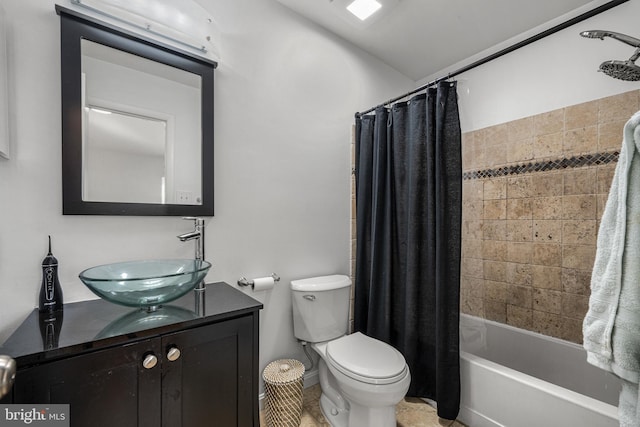 full bathroom featuring baseboards, vanity, toilet, and shower / tub combo with curtain