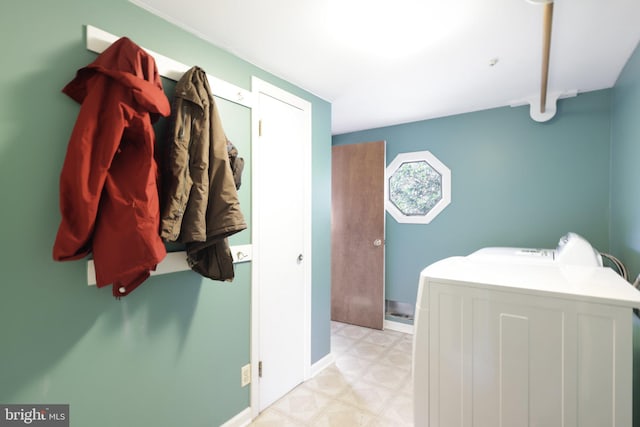 washroom with laundry area, light floors, and independent washer and dryer