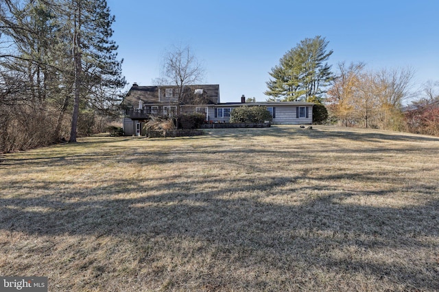 view of front facade with a front yard