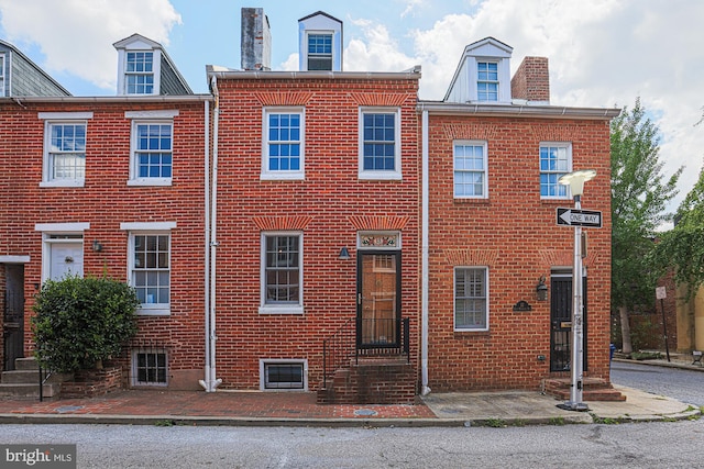 view of front of property