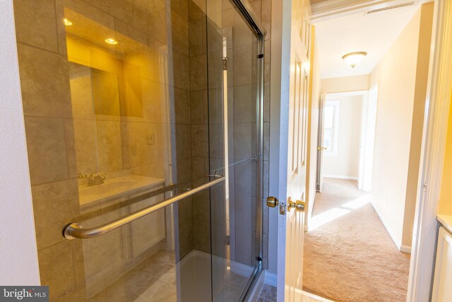 full bathroom featuring a sink, visible vents, baseboards, and a shower stall