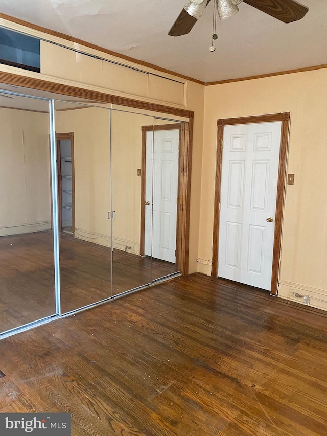 unfurnished bedroom with ornamental molding, a closet, dark hardwood / wood-style floors, and ceiling fan