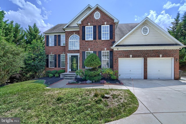 view of front of house featuring a front lawn