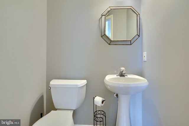 5816 Rockburn Woods Way, Elkridge, MD 21075 - bathroom with sink and toilet