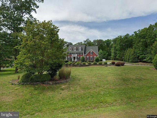 view of front of property with a front lawn