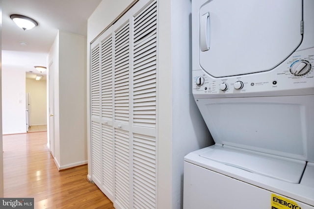 40 Smokewood Ct Unit 200, Stafford, VA 22554 - washroom featuring baseboards, laundry area, stacked washing maching and dryer, and light wood-style floors