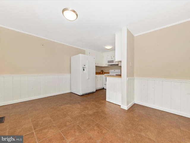 empty room featuring ornamental molding and light tile patterned flooring