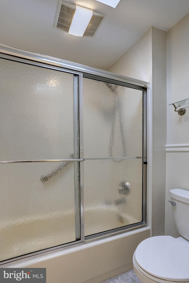 full bathroom with toilet, visible vents, and enclosed tub / shower combo