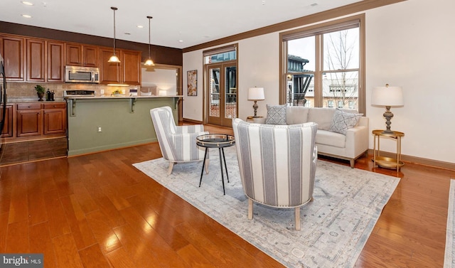 living room with recessed lighting, wood finished floors, and baseboards