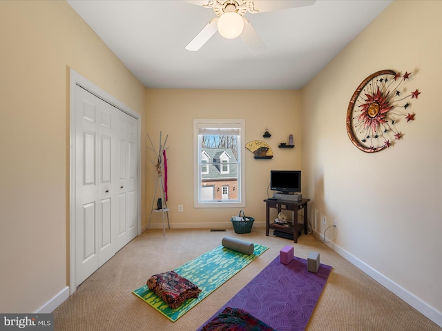 workout area with visible vents, carpet, a ceiling fan, and baseboards