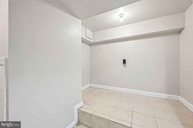 washroom featuring light tile patterned floors and baseboards