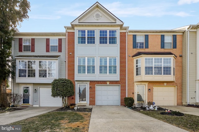 townhome / multi-family property featuring a garage