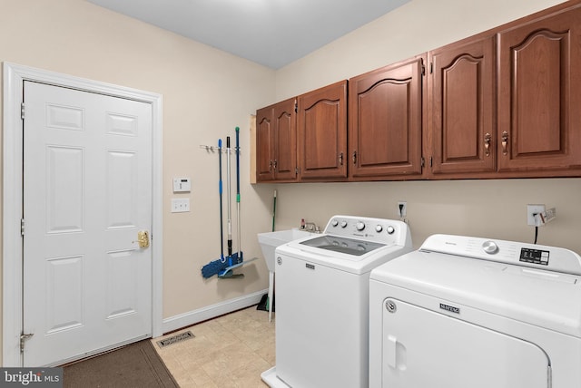 9801 Alydar Ct, Nokesville, VA 20181 - washroom featuring visible vents, independent washer and dryer, cabinet space, baseboards, and light floors