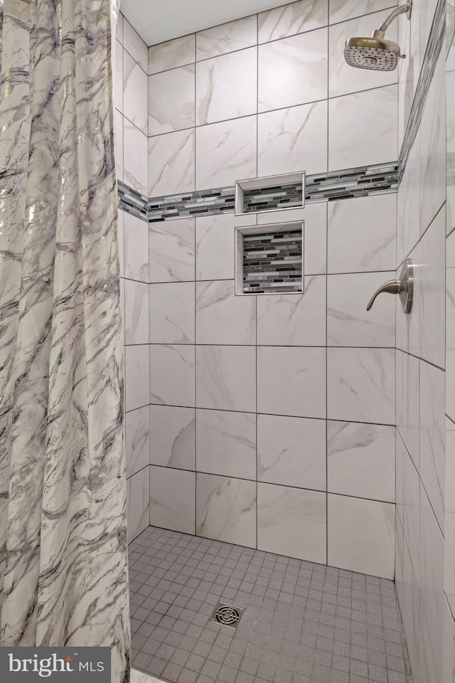 full bath with a tile shower