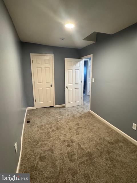 unfurnished bedroom featuring carpet floors