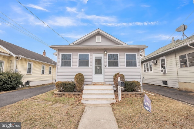 view of front of house featuring a front yard