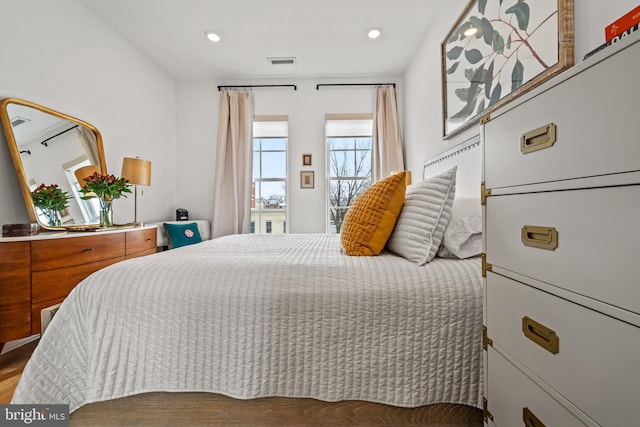 bedroom featuring visible vents, wood finished floors, and recessed lighting