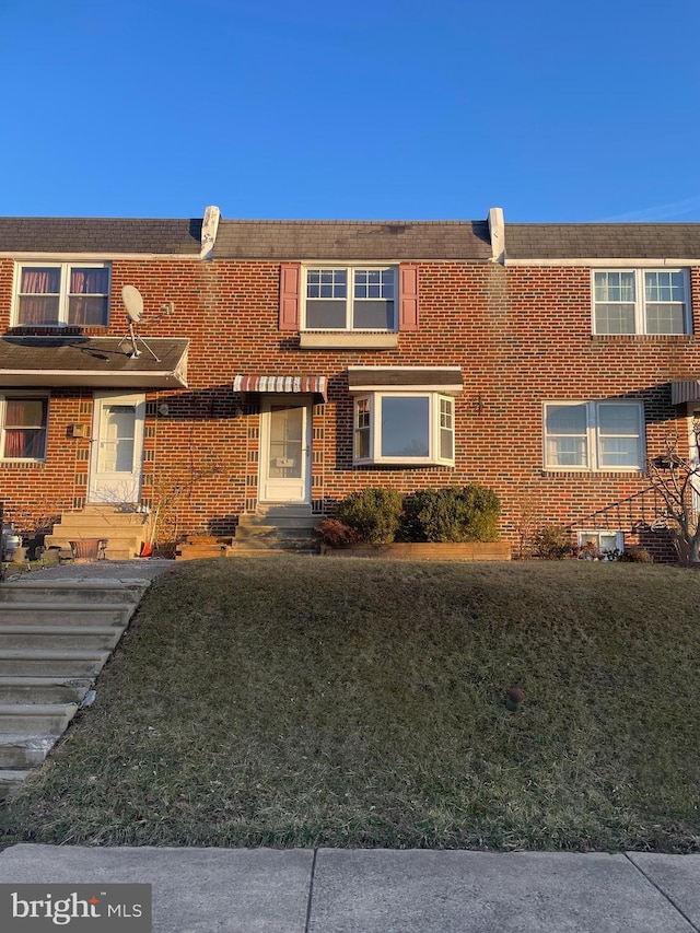 view of property featuring a front lawn