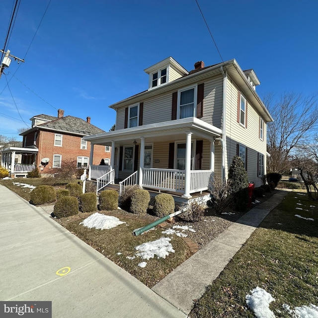 view of front of house featuring a porch