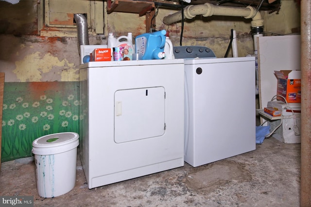 15 N 10th St, Lebanon, PA 17046 - washroom featuring laundry area and independent washer and dryer