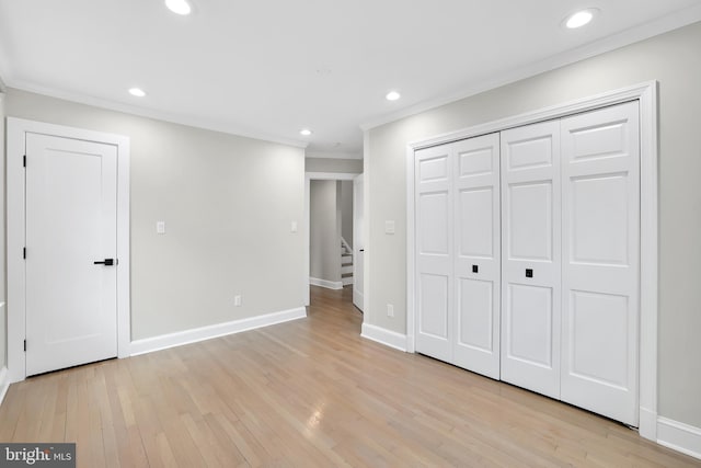 unfurnished bedroom featuring light wood-style floors, ornamental molding, and recessed lighting