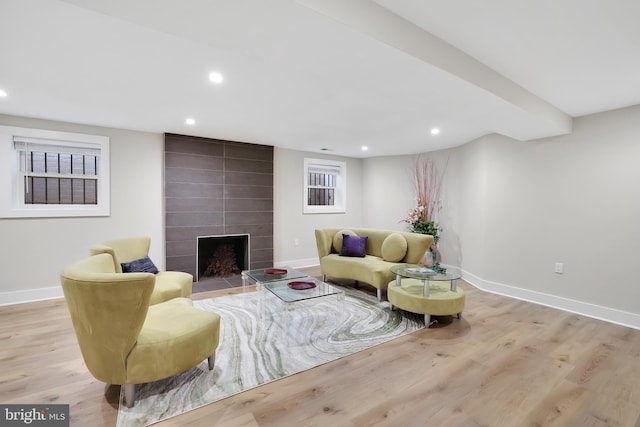 living area with light wood-type flooring, baseboards, and recessed lighting