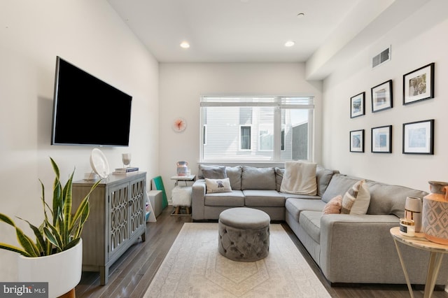 living area with visible vents, recessed lighting, and wood finished floors