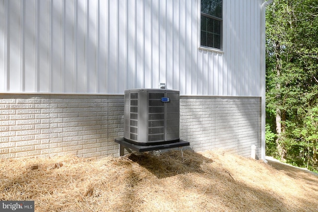 exterior details with central AC
