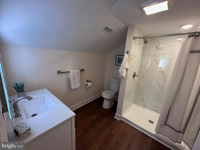 full bathroom with visible vents, toilet, vaulted ceiling, wood finished floors, and a shower with curtain