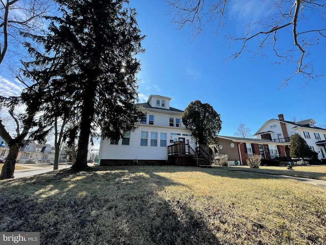 view of front facade featuring a front yard