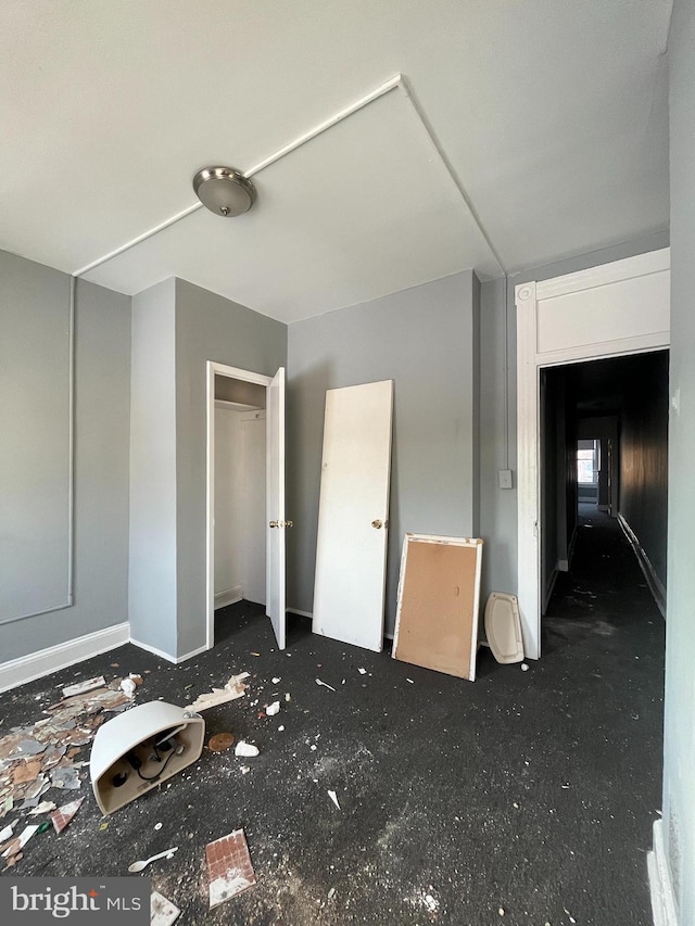 unfurnished bedroom featuring a closet