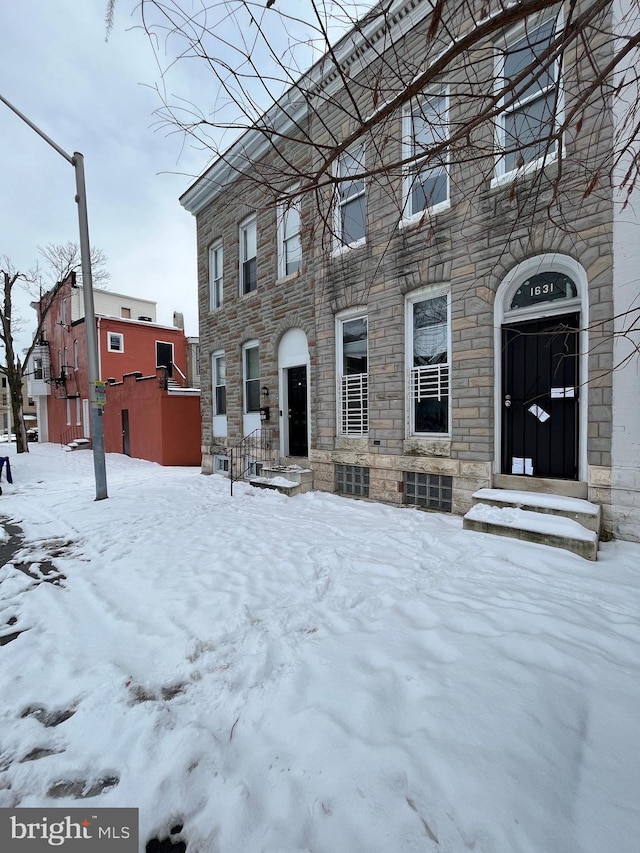 view of front of property