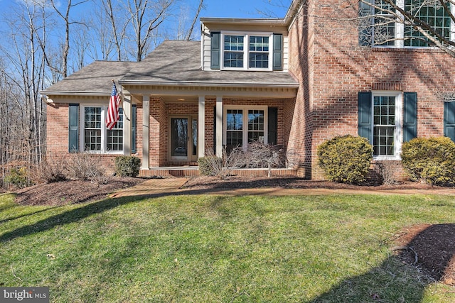 view of front of property featuring a front yard