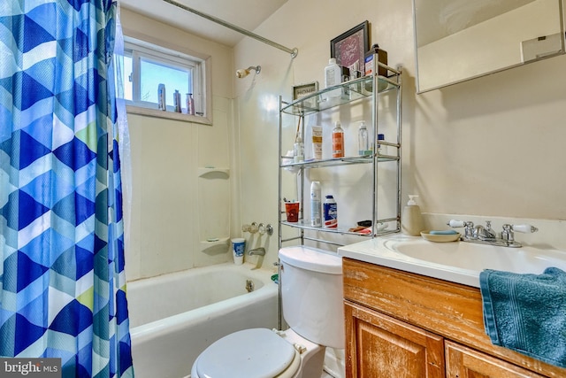 full bathroom featuring shower / bathtub combination with curtain, vanity, and toilet