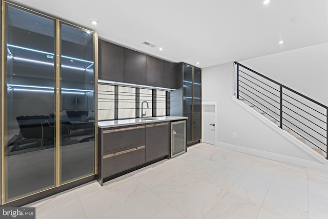 kitchen featuring visible vents, modern cabinets, marble finish floor, a sink, and recessed lighting