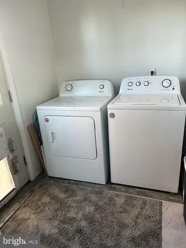 washroom featuring washer and clothes dryer