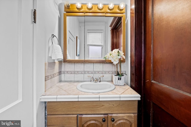 2902 Shirey Ave, Baltimore, MD 21214 - bathroom with vanity