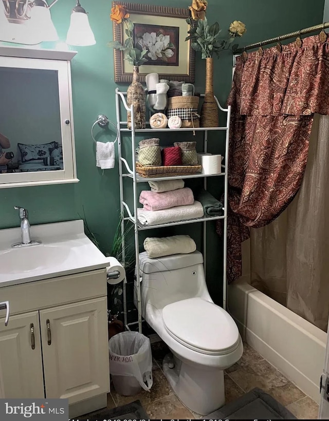 full bathroom featuring vanity, shower / tub combo with curtain, and toilet