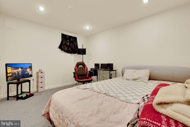 carpeted bedroom featuring recessed lighting and baseboards