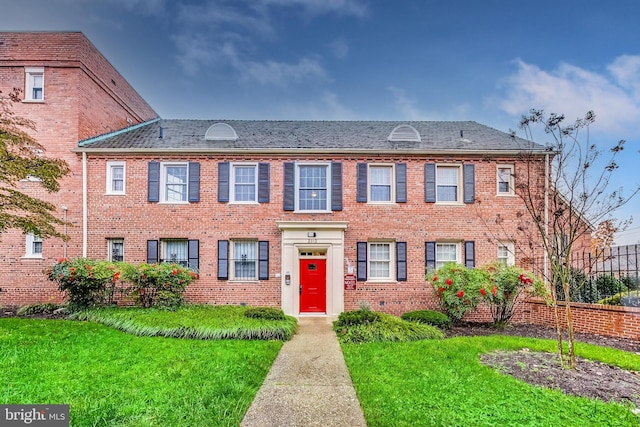 view of front of house with a front yard