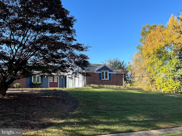 view of front of house with a front yard