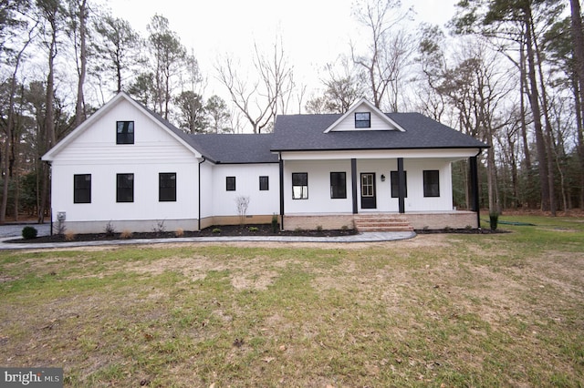 modern farmhouse style home featuring a front lawn, a porch, and roof with shingles