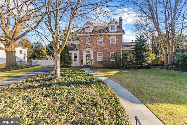 view of front facade with a front yard