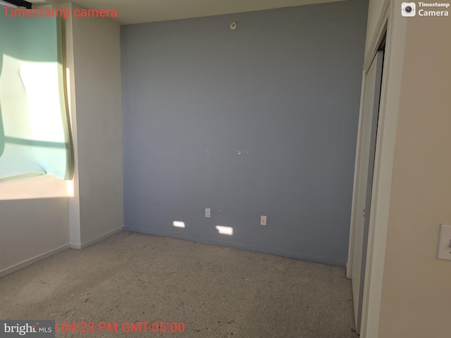 unfurnished bedroom featuring baseboards and a closet