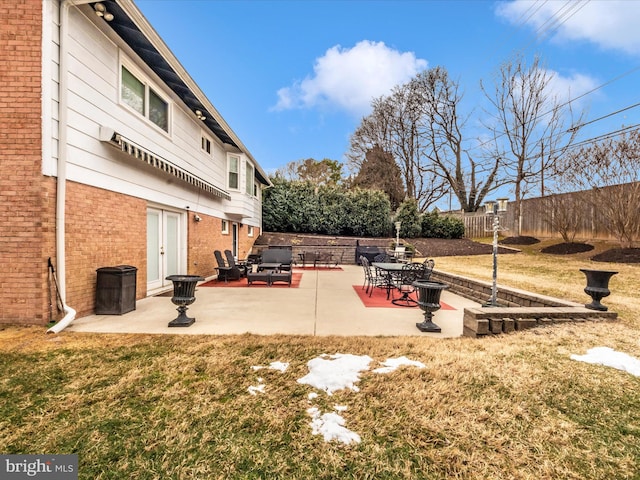 view of yard featuring a patio area